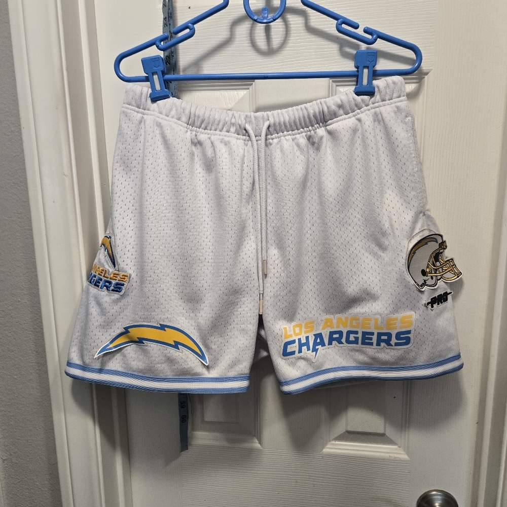 Pro Standard Men's White Los Angeles Chargers Classic Chenille Shorts Size L